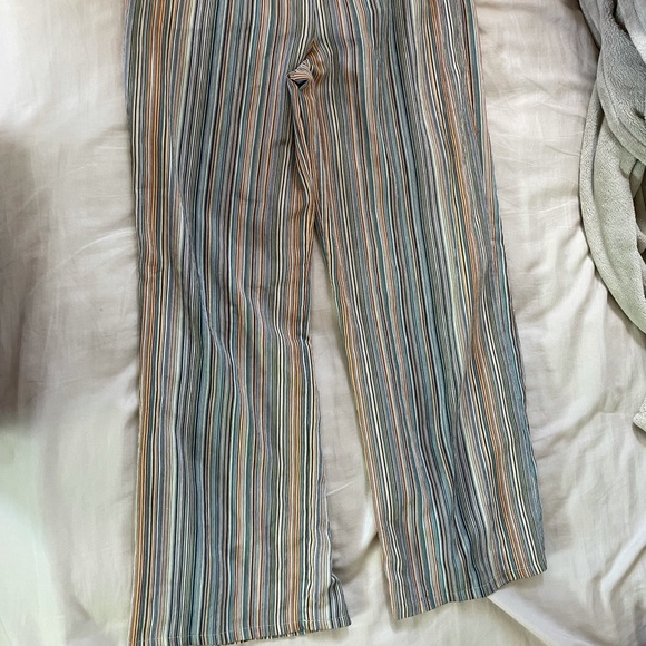 Loose on pastel color flowy pants - Picture 2 of 2